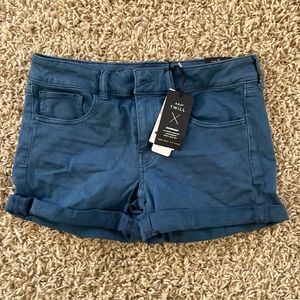 NWT AEO Twill midi low rise super stretch shorts size 8